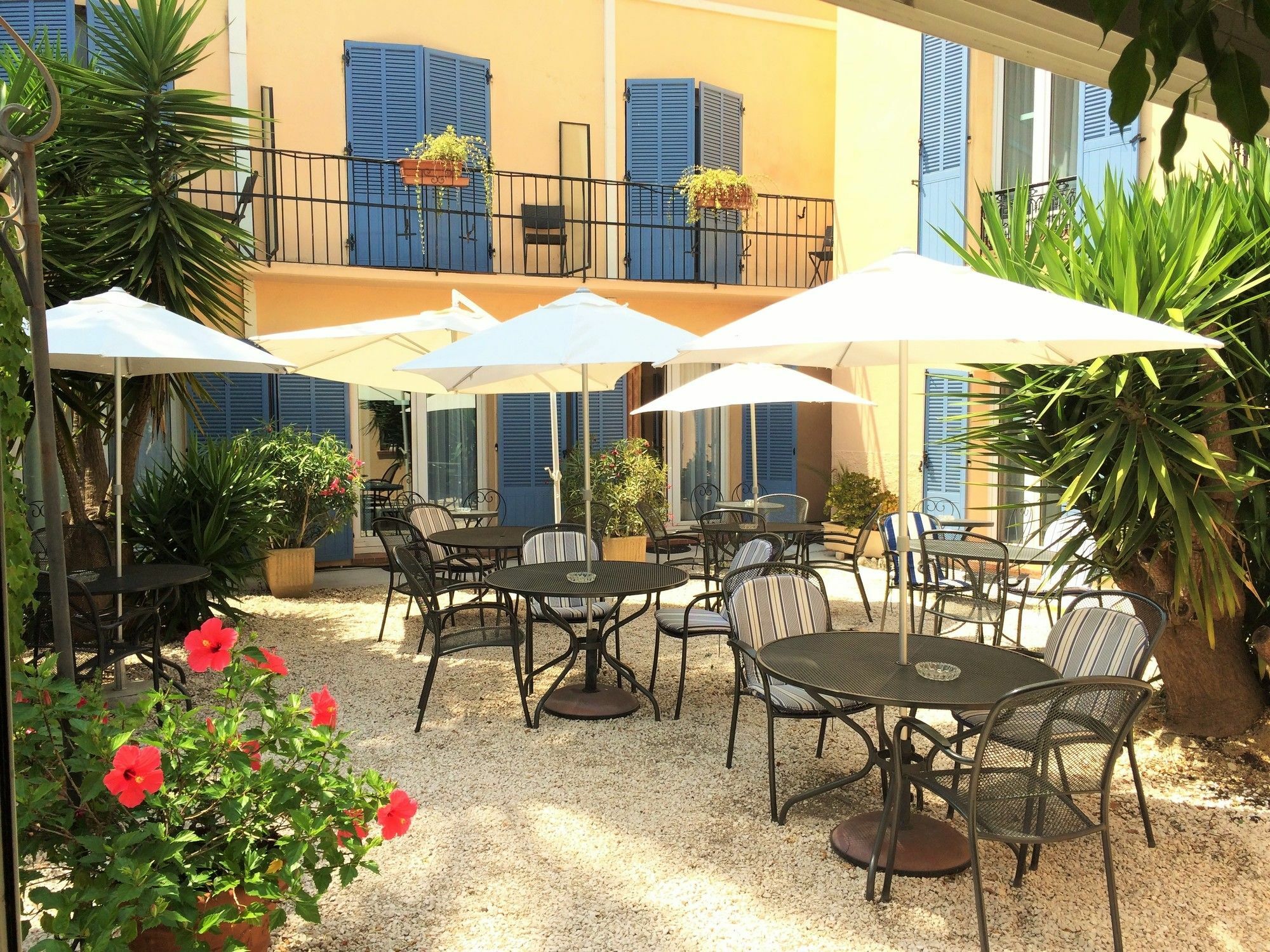 Hotel L'Olivier - Piscine & Parking Канны Экстерьер фото