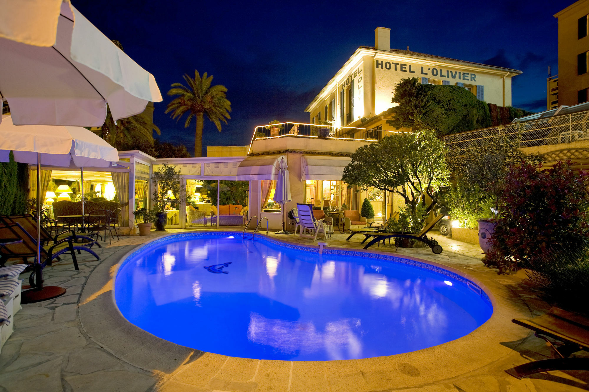 Hotel L'Olivier - Piscine & Parking Канны Экстерьер фото