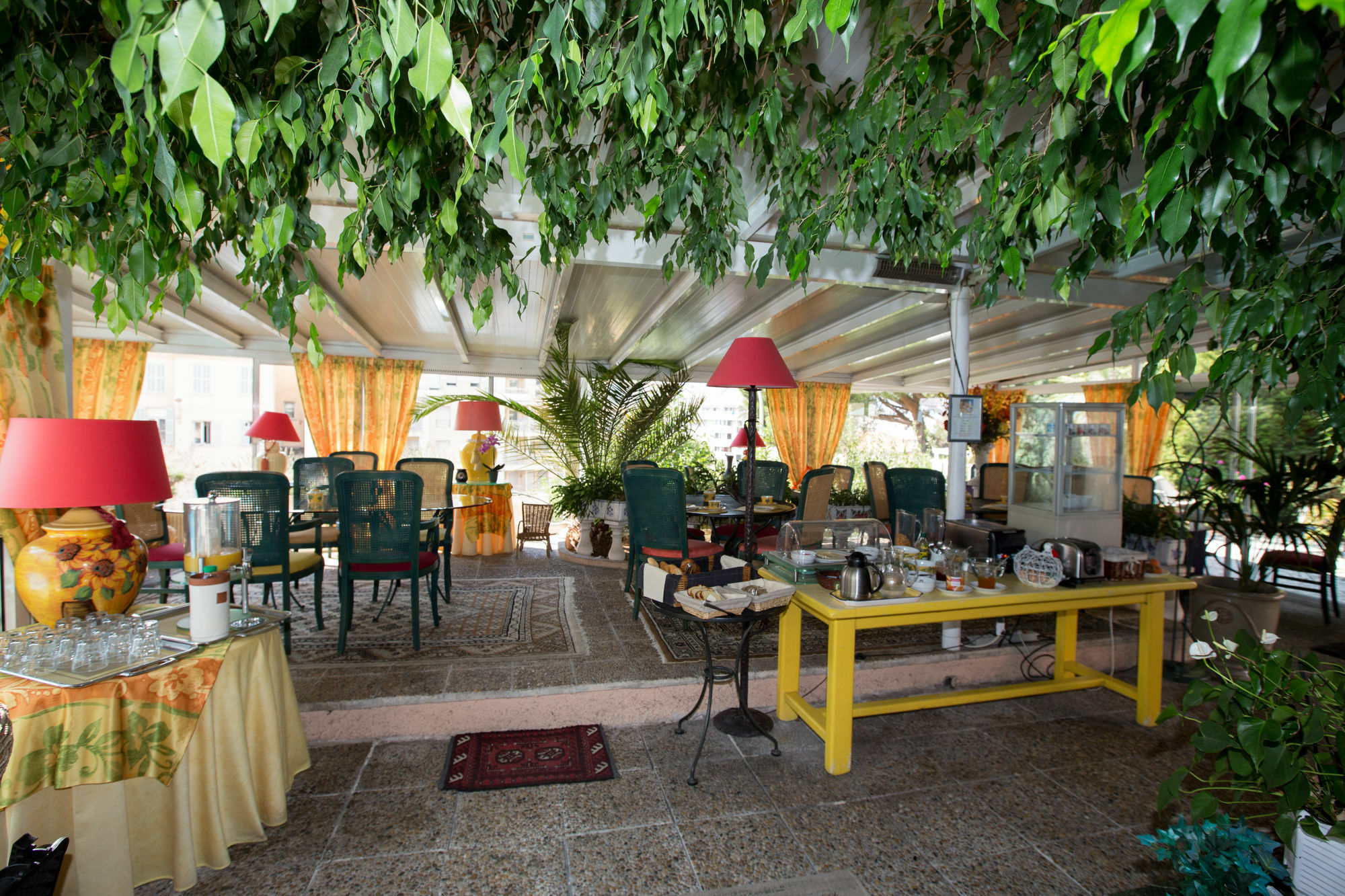 Hotel L'Olivier - Piscine & Parking Канны Экстерьер фото