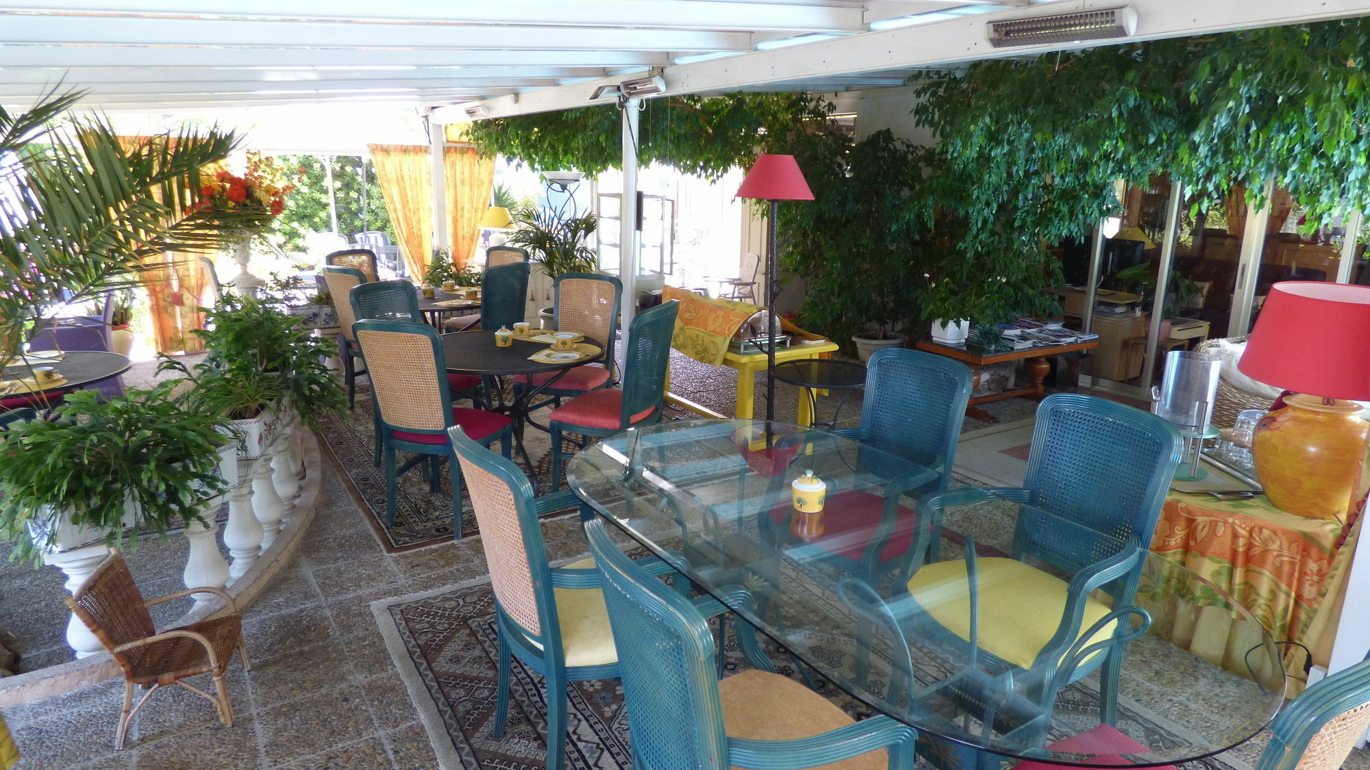 Hotel L'Olivier - Piscine & Parking Канны Экстерьер фото