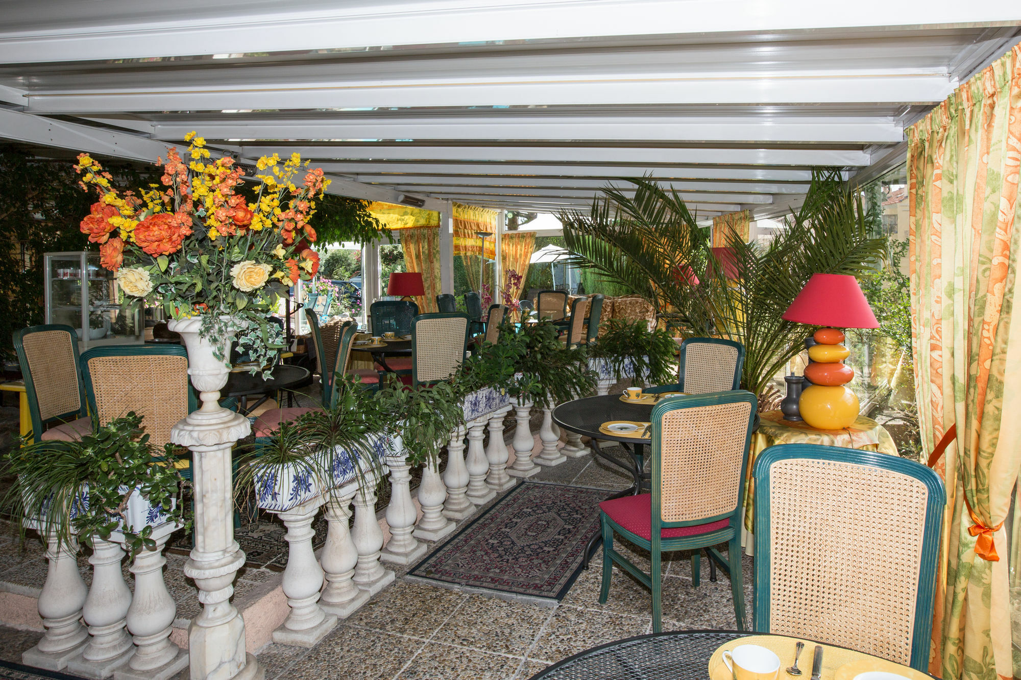 Hotel L'Olivier - Piscine & Parking Канны Экстерьер фото